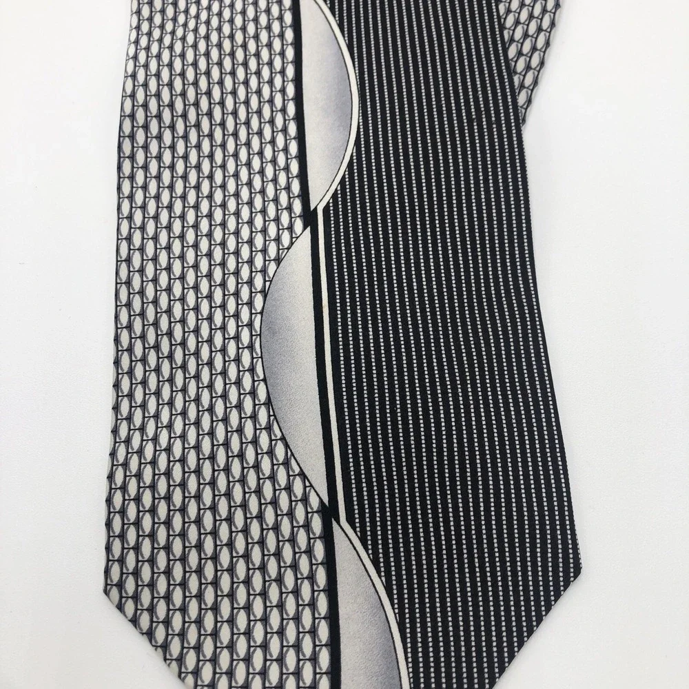 Mens 100% Silk Tie Handmade Korea Gray Silver Black‎ Dry Clean Only Wavy Pattern